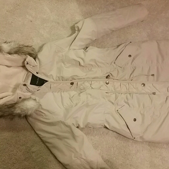 Heavy creme colored coat - Picture 4 of 4