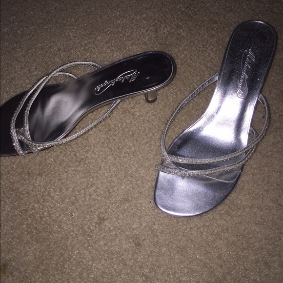 Heels - Picture 4 of 4