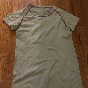 Lululemon preowned work out top