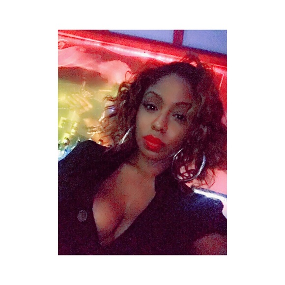 Meet your Posher, Talisha - Picture 2 of 4