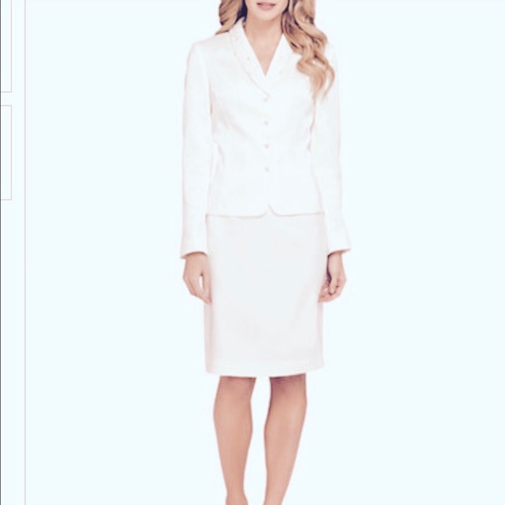 Bone White Tahari Linen skirt suit. NWOT