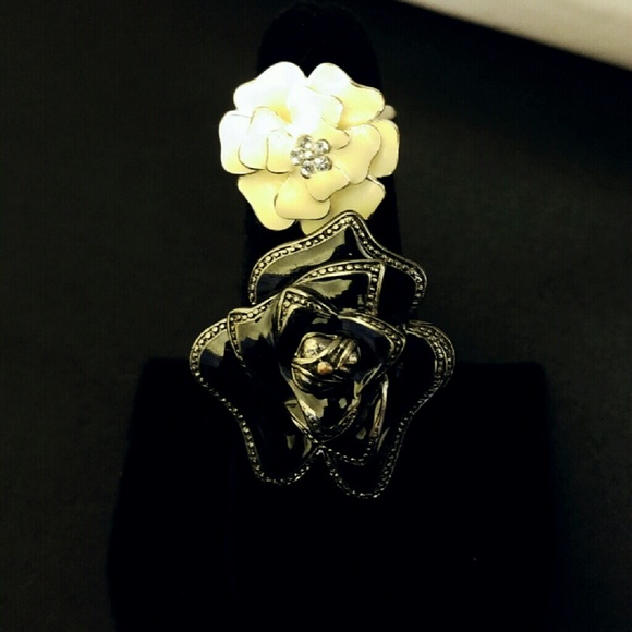 Black & White Enameled Rose Rings Set of 2 - Picture 2 of 3