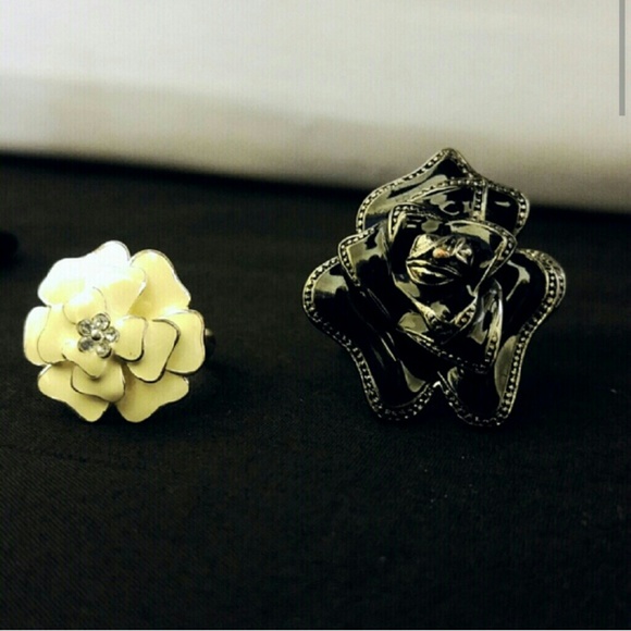 Black & White Enameled Rose Rings Set of 2 - Picture 3 of 3