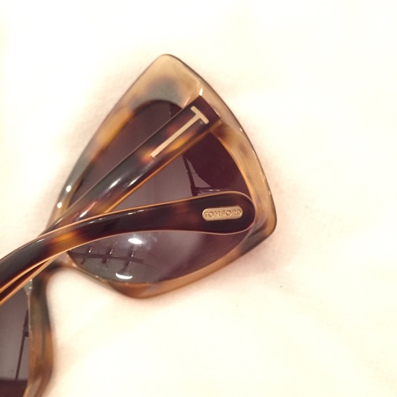 - SOLD -TOM FORD Sunglasses - Picture 5 of 5