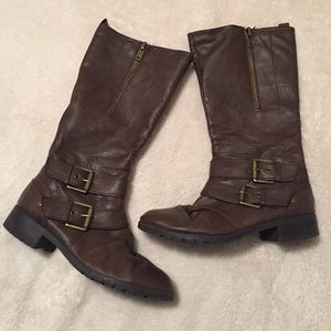 A GREAT PAIR OF BROWN BUCKLED BOOTS!!