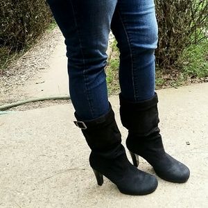 Sketchers Suede Boots