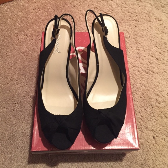 Black wedges size 5.5. In new condition.