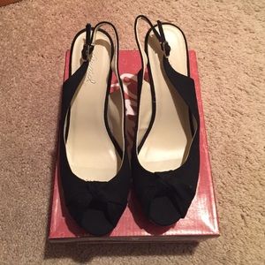 Black wedges size 5.5. In new condition.