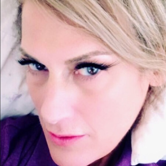 Meet your Posher, Cathleen - Picture 2 of 2