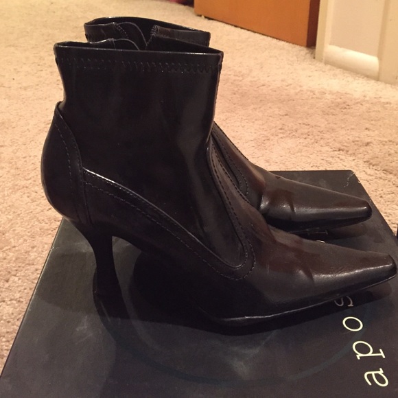 Black Size 6 ankle heeled boot