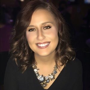 Meet your Posher, Valeria