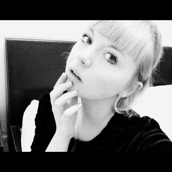 Meet your Posher, Lara