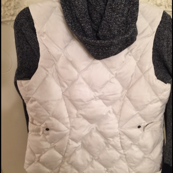 🎁White Small Eddie Bauer Down Puffer Vest🎁 - Picture 2 of 4