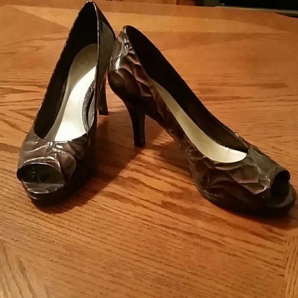 Bronze patent leather heels are like new