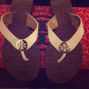 New w/box leather white Tory burch flip flops.