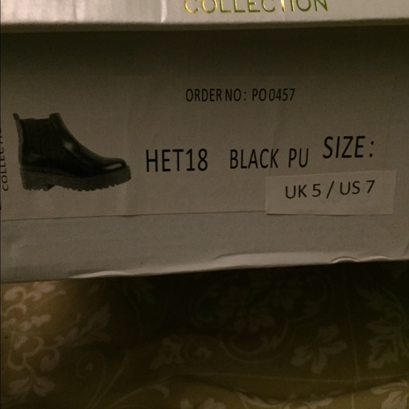 Black platform boots. Very cute! - Picture 3 of 3