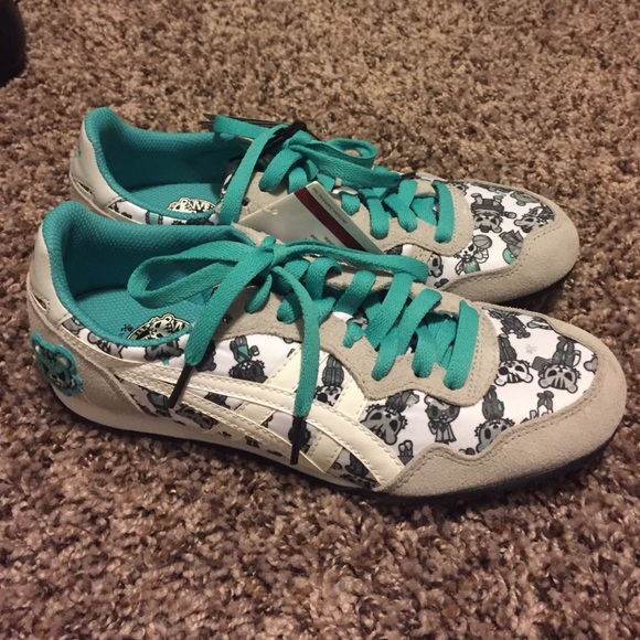 Onitsiku sneakers size 7 nwt