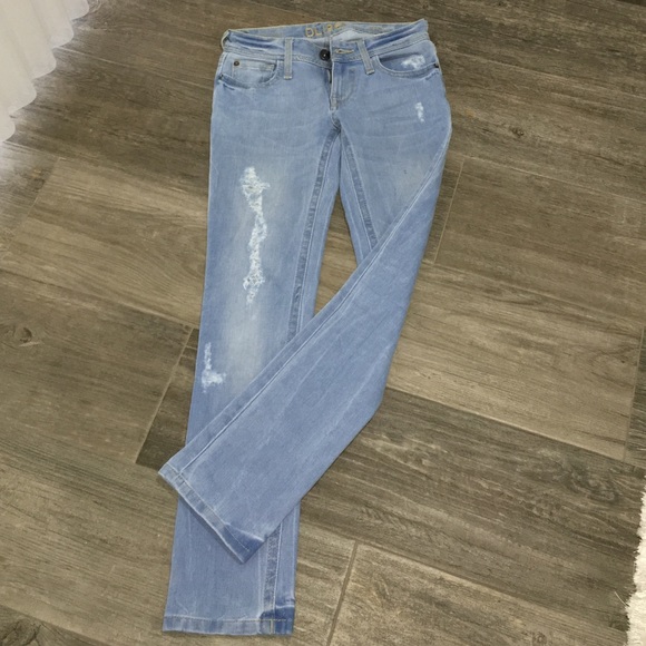 DL1961 denim; style: KATE Cropped Chaos size 24