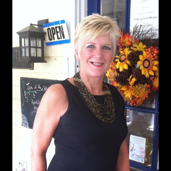 Meet your Posher, Monica