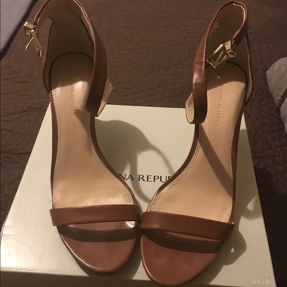 Banana Republic heels!