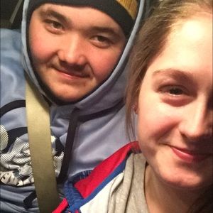 Meet your Posher, Hallie