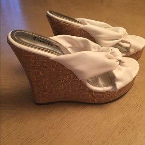Slip on wedge