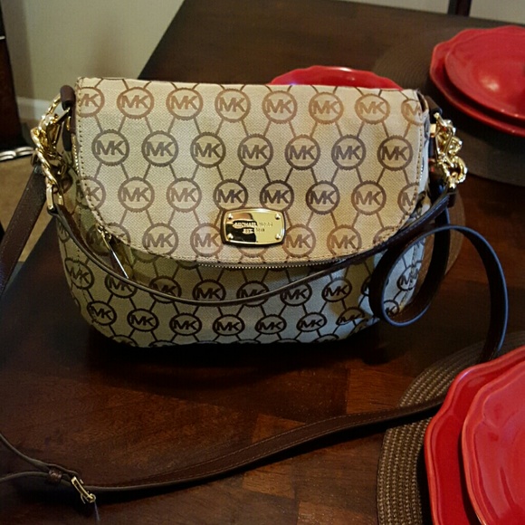 Michael Kors Signature Print Crossbody