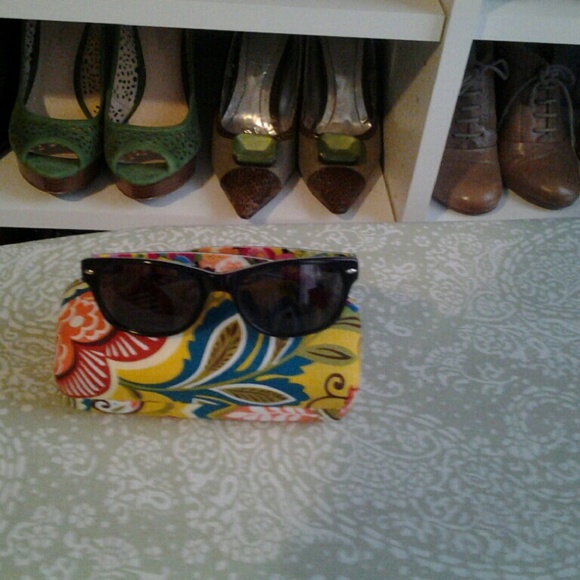 Vera Bradley eye wear and case - Picture 1 of 3
