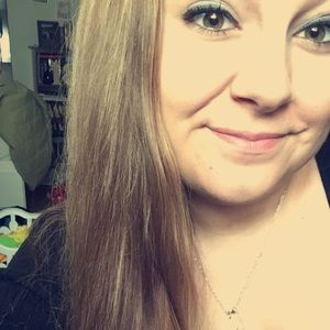 Meet your Posher, Desirea