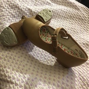 Capezio tap shoes beige Velcro buckle new girl 1.5