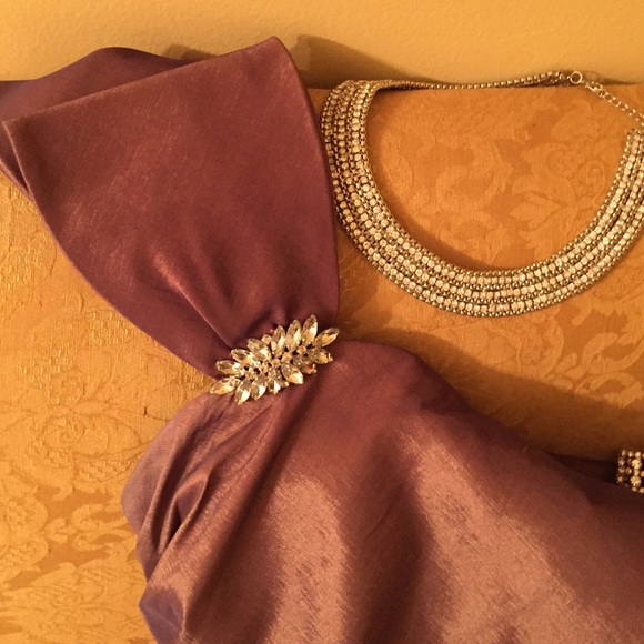 Formal dress - Picture 2 of 4