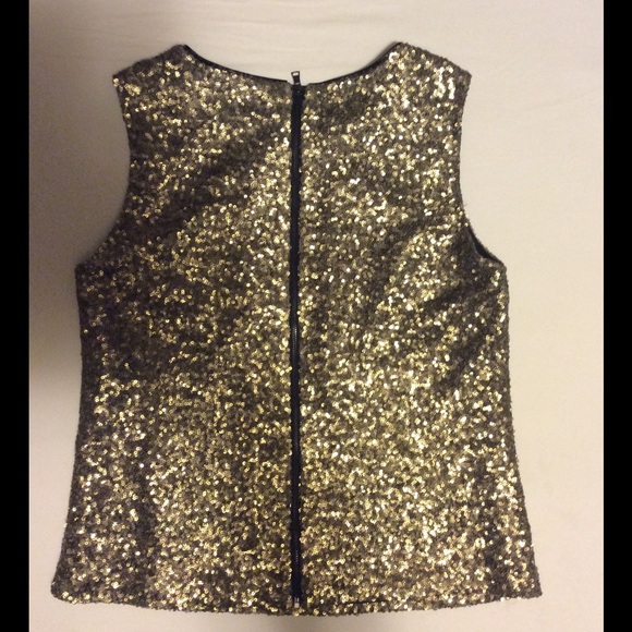 Gorgeous sequined top. - Picture 2 of 4