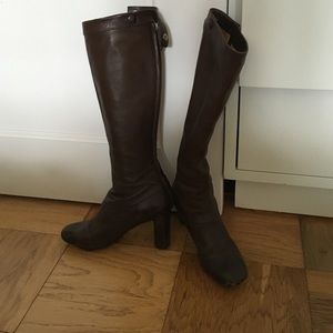Boots leather brown square end and round heel