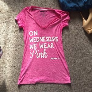 V-neck tshirt