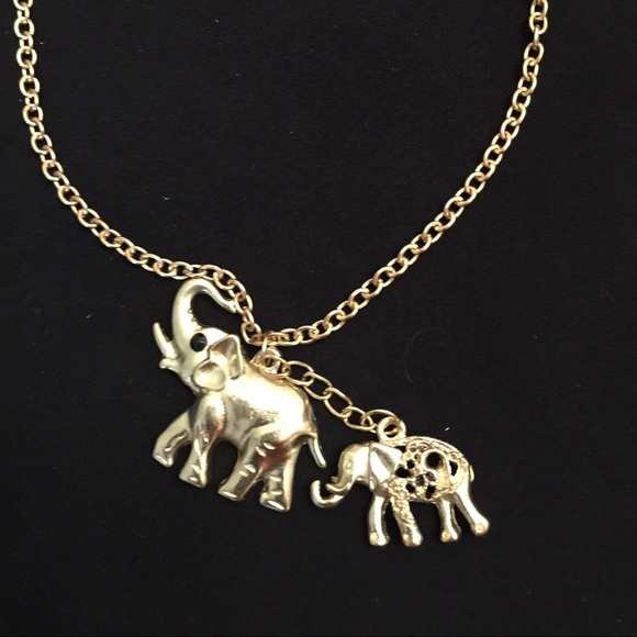NWOT ELEPHANT NECKLACE