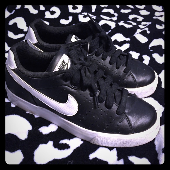Nike Court Tour Tennis Shoes