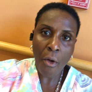 Meet your Posher, Maxine