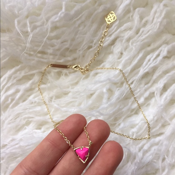 Kendra Scott Perry Pendant Necklace in Magenta