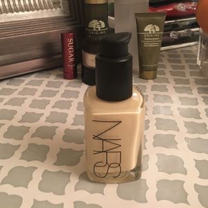 Bars Sheer Glow Foundation Light 1