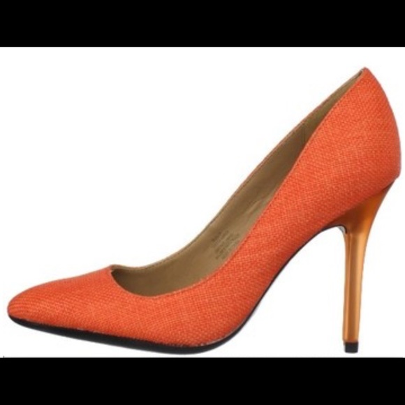 ISAAC MIZRAHI Leeza Orange Pumps - Picture 2 of 4
