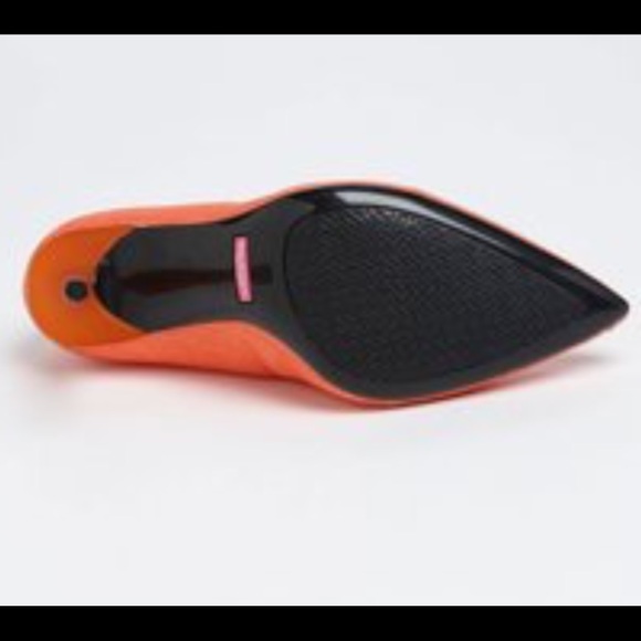 ISAAC MIZRAHI Leeza Orange Pumps - Picture 4 of 4