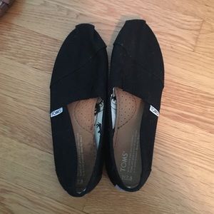 Brand new black toms