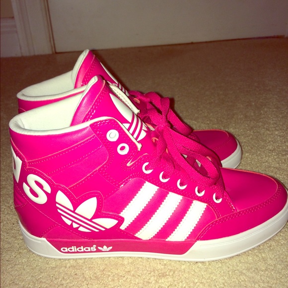 BRAND NEW 🙌 Adidas sneakers. 💖