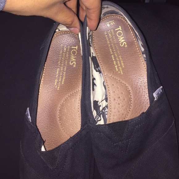 Black toms