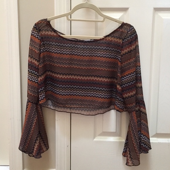 Multicolored long sleeve crop top.