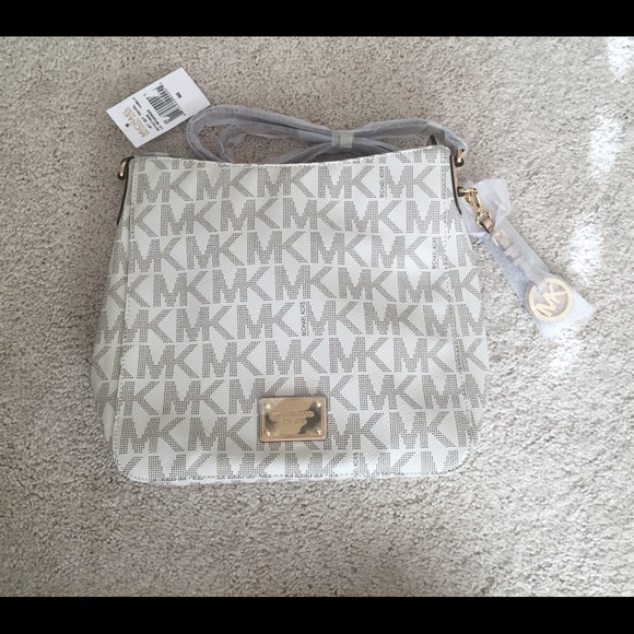 MICHAEL KORS JET SET TRAVEL LARGE MESSENGER BAG
