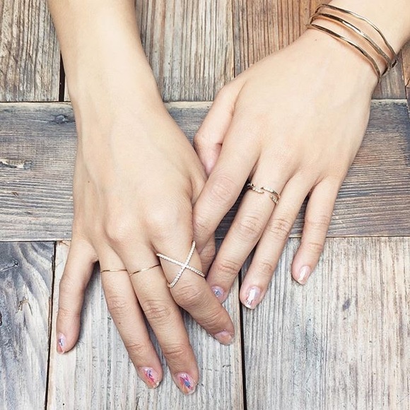 👍Host Pick👍Rose gold x-ring