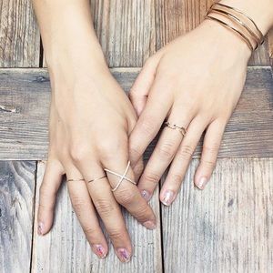 👍Host Pick👍Rose gold x-ring