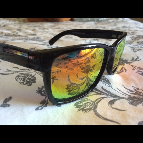 Oversized, rectangular, reflective sunglasses - Picture 3 of 4