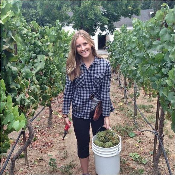 Meet your Posher, Danielle - Picture 2 of 3